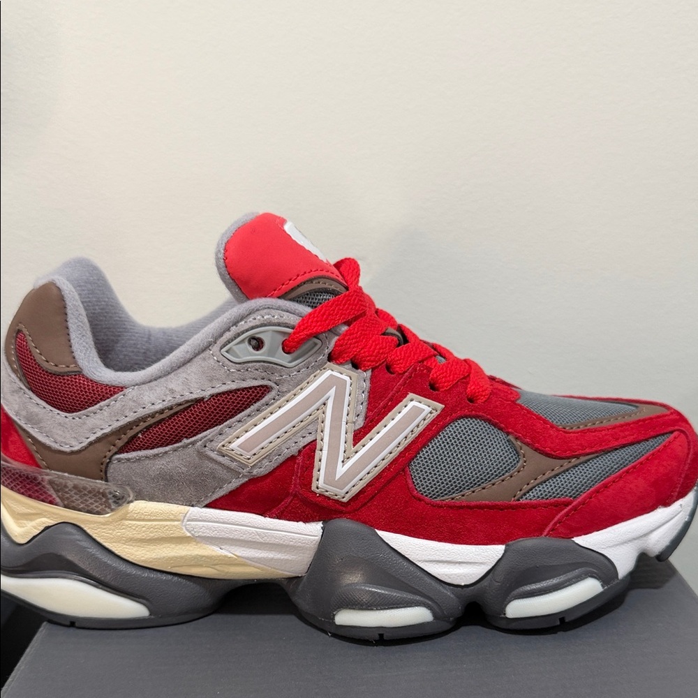 New Balance Carbon Grey and Red Lifestyle Shoes - Picture 3 of 4